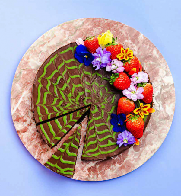 vegan chocolade en matcha taart voor een vegan Keti Koti 2023